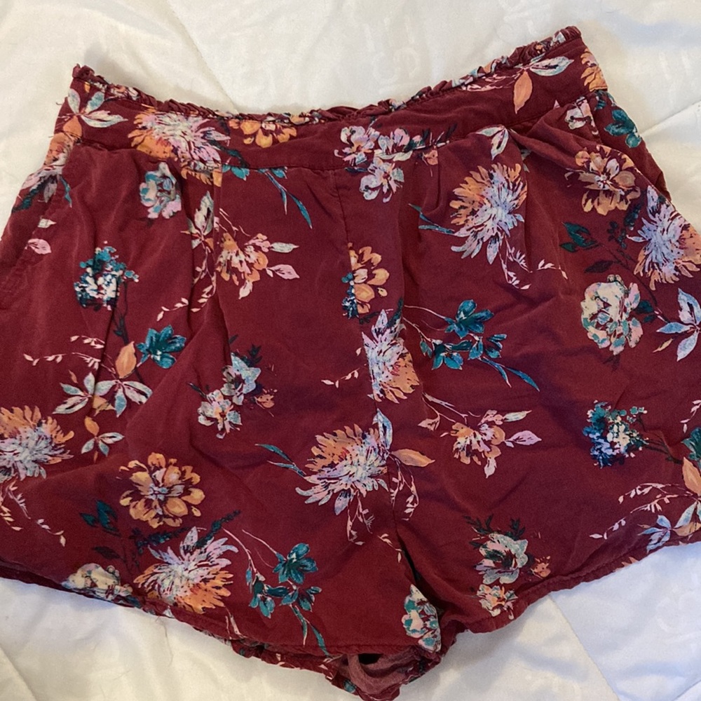 Flow-y floral shorts, size M